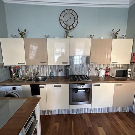 Charming 2-Bedroom Apartment Located In Ayr Kültér fotó